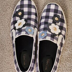 Casual slip on shoes